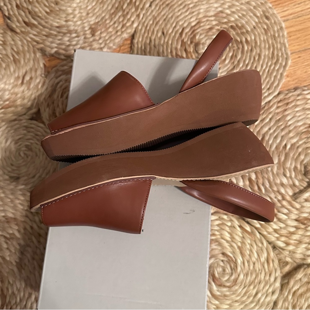 NWT Kenneth Cole Reaction Shine Slingback Wedge Sandal, Size 7.5 Tan - Picture 4 of 6